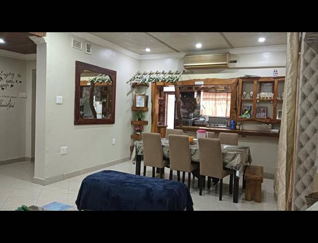 4 BEDROOM HOUSE FOR SALE IN CAVERSHAM GLEN